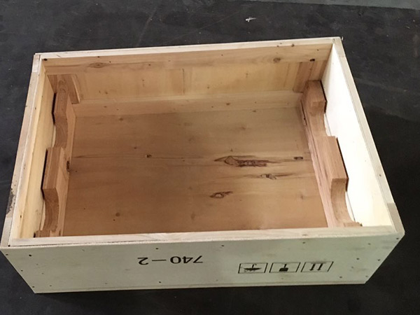 膠木箱